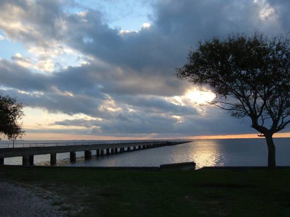 Fim de tarde em um porto da Lagoa Mirim, na margem brasileira da lagoa (foto da internet)